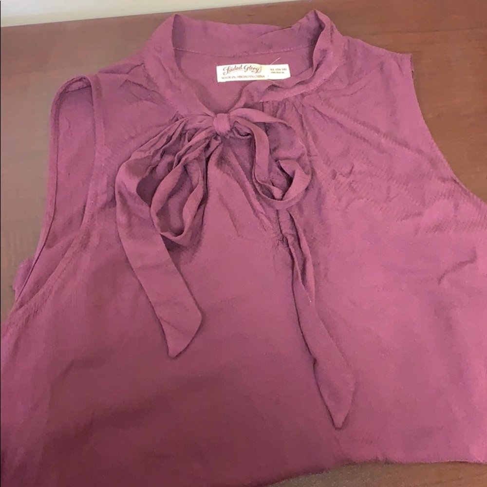 Sleeveless blouse
